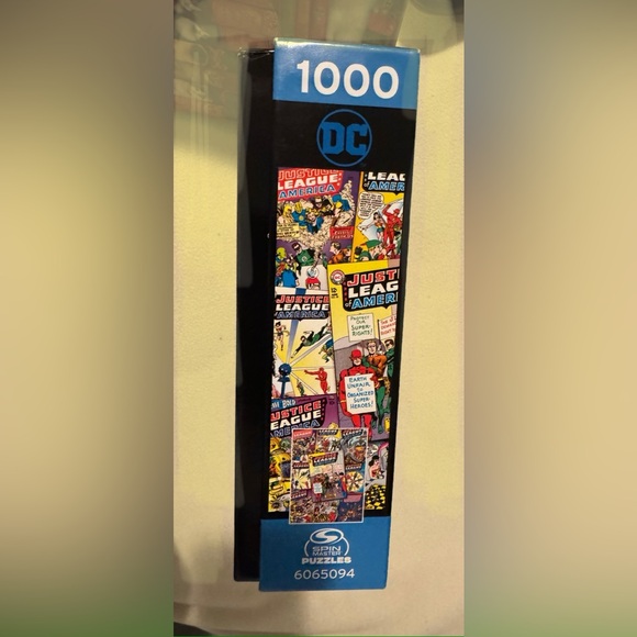 DC Comics Justice League 1000pc Puzzle - Picture 5 of 5